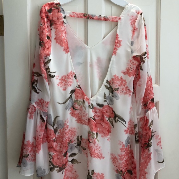 Mumu open back bell sleeved floral mini dress - Picture 2 of 2